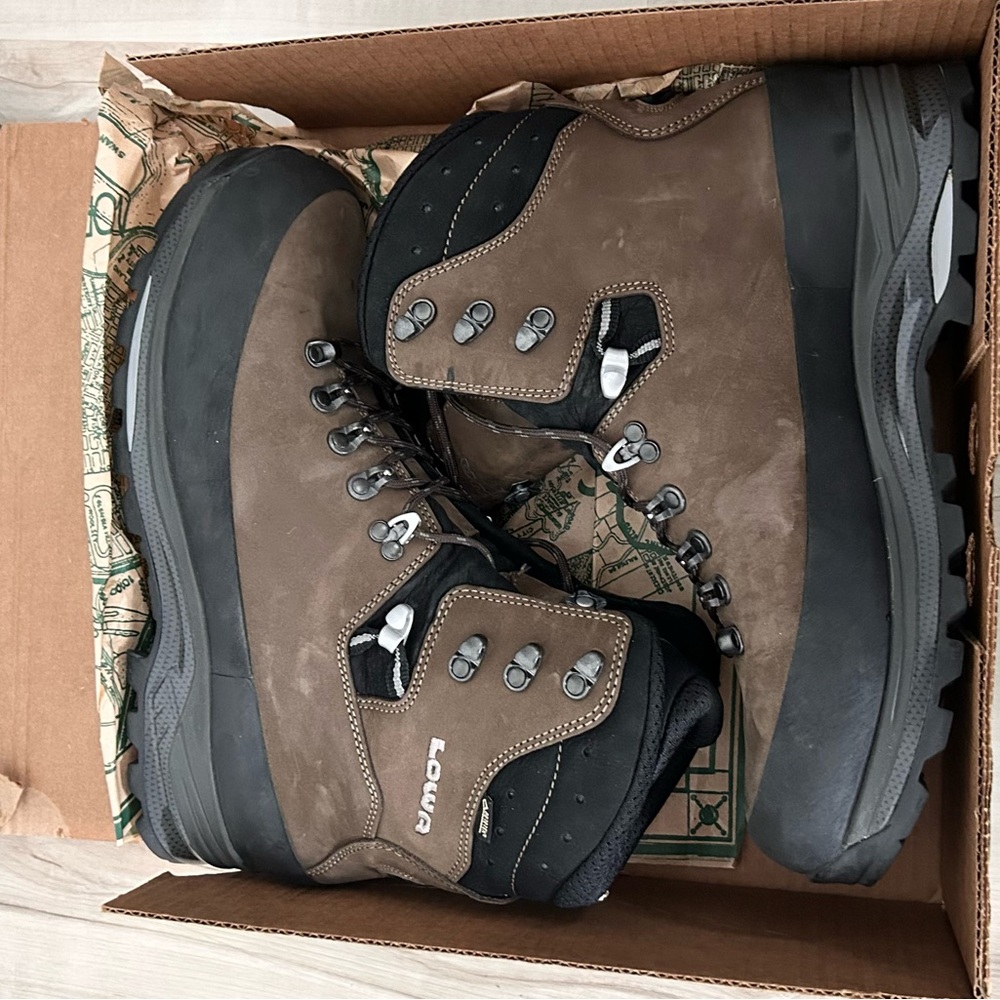 Lowa Men's Brown Hiking Boots